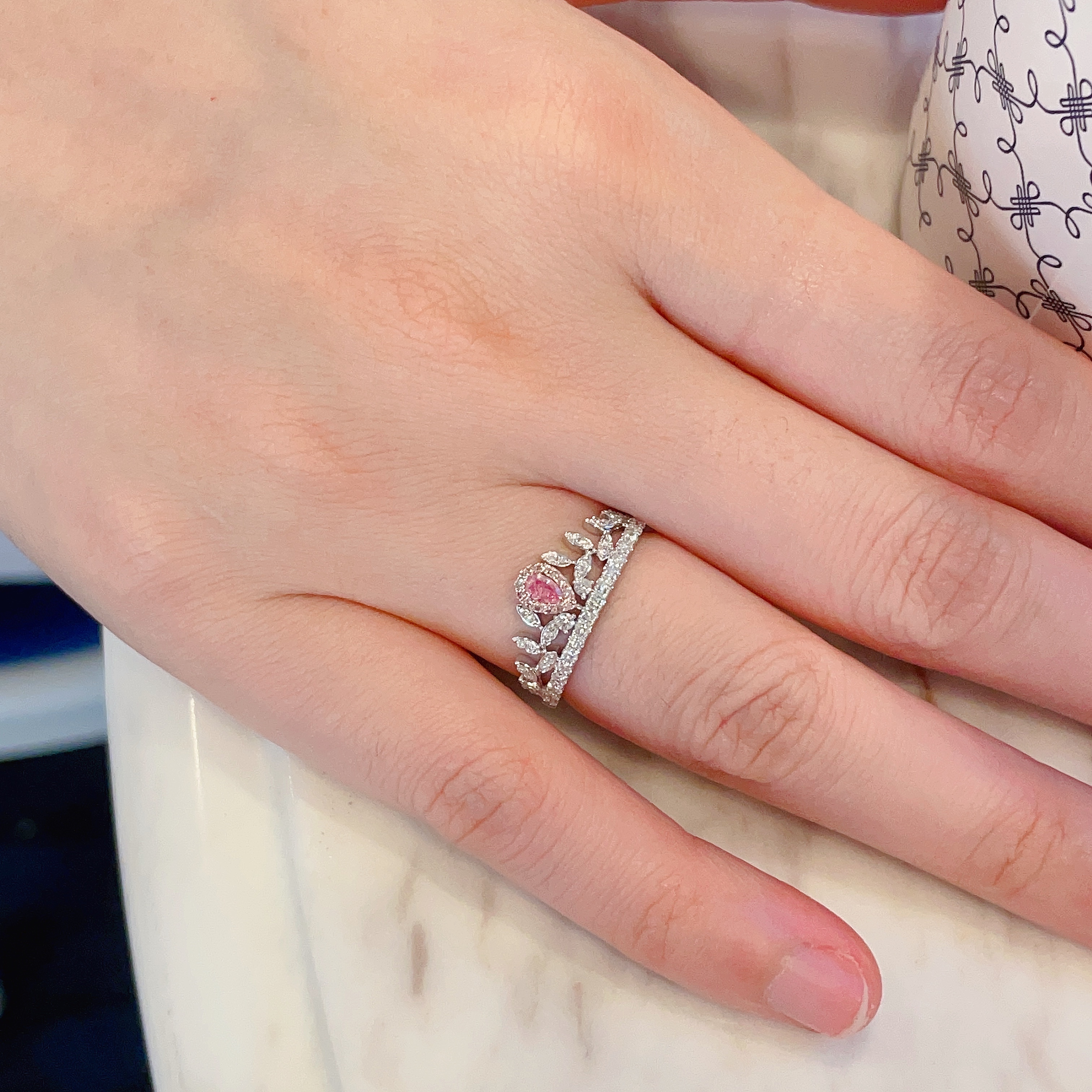 18K金粉鑽桂冠戒指-水滴切割 （款B)