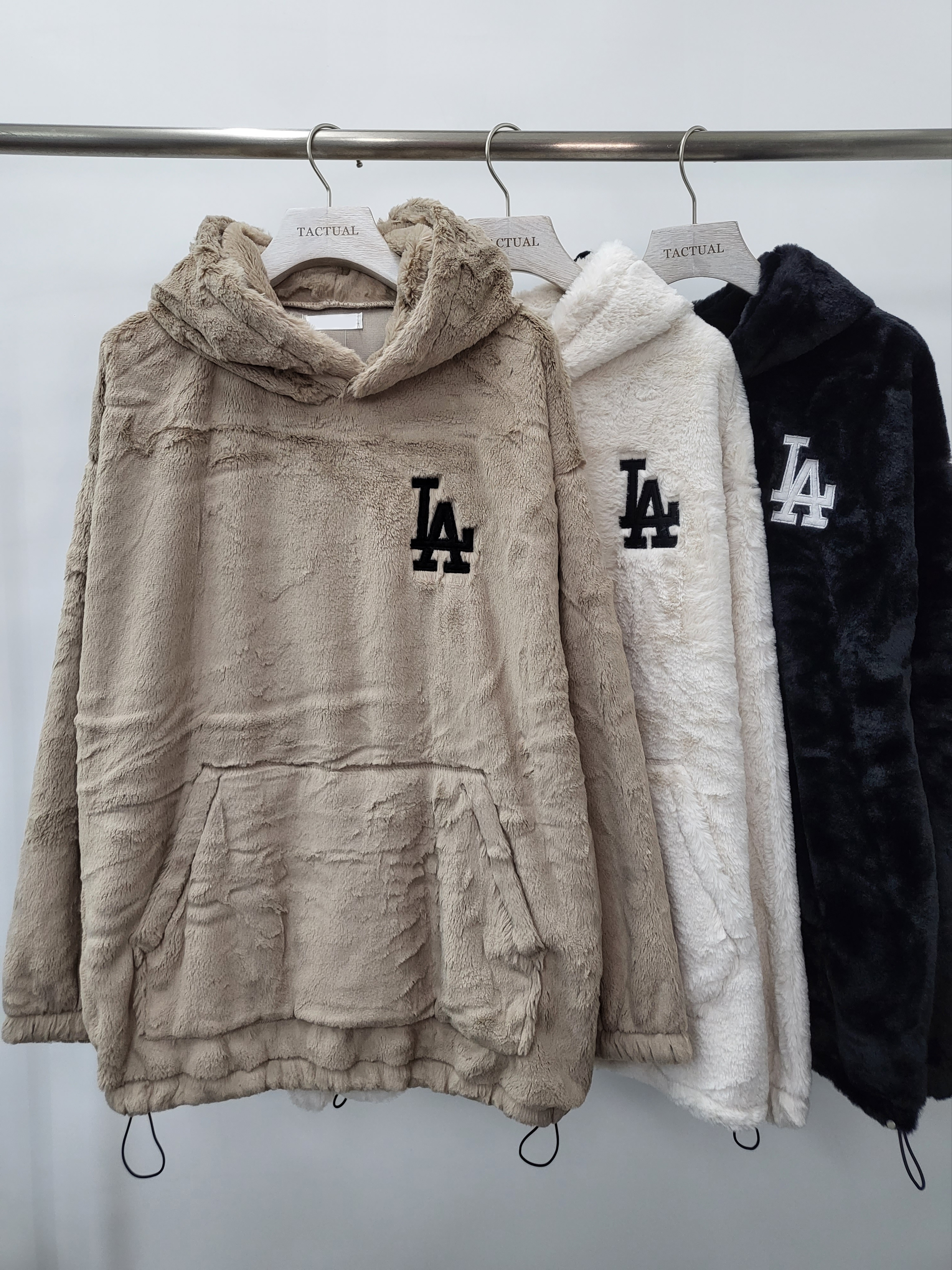 LA字連帽毛毛衛衣 T3388