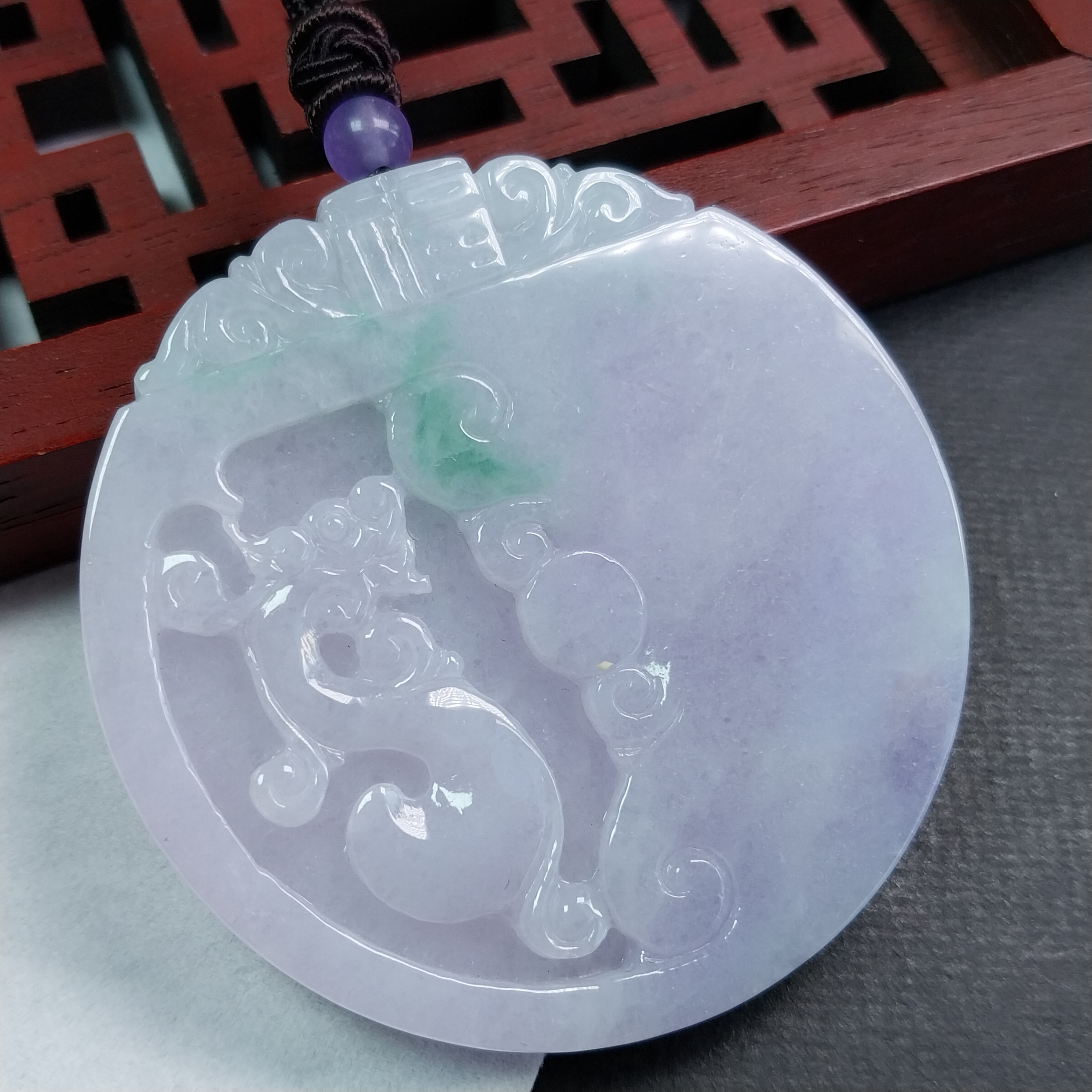 J2086 翡翠春彩仿古龍牌 (56.9mm直徑)