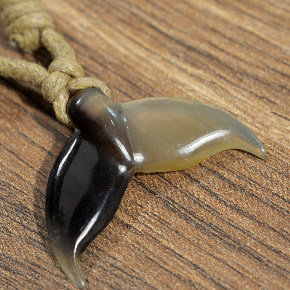 FREEDIVING PLANET - 魚尾造型項鍊 White Black Horn (髦牛角)