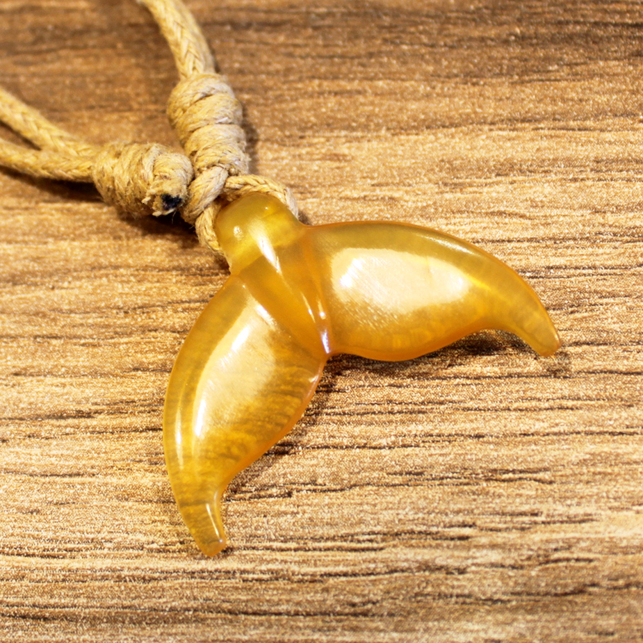 FREEDIVING PLANET - 魚尾造型項鍊 White Horn (蜂蜜棕)