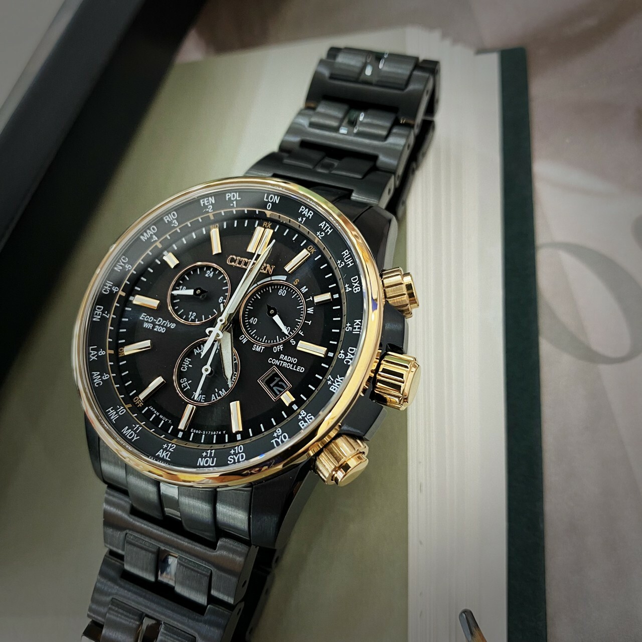 【CITIZEN】亞洲限定光動能電波計時手錶 CB5888-87E 42.5mm Modern Watch