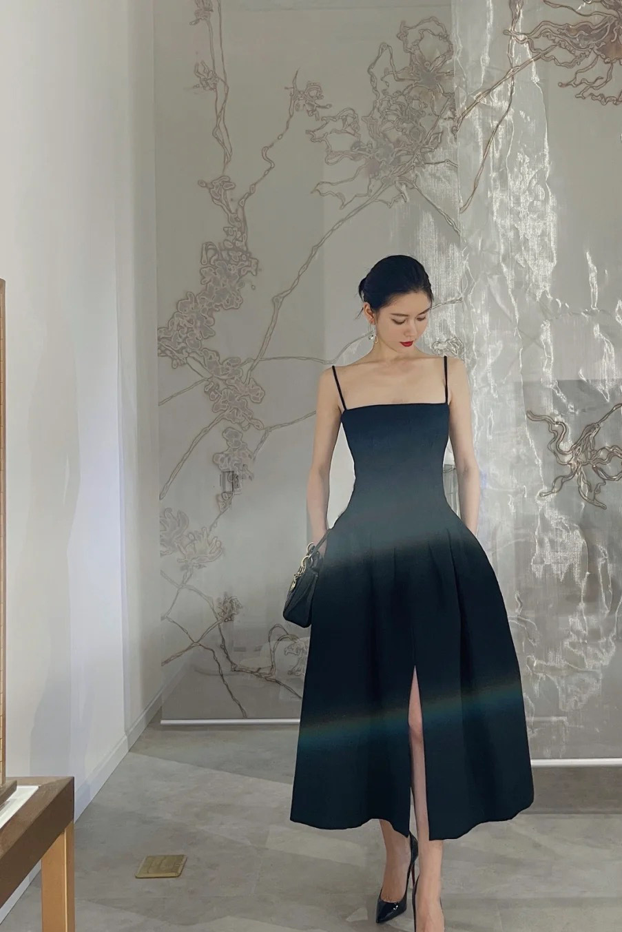 方領收腰 大裙襬開衩洋裝