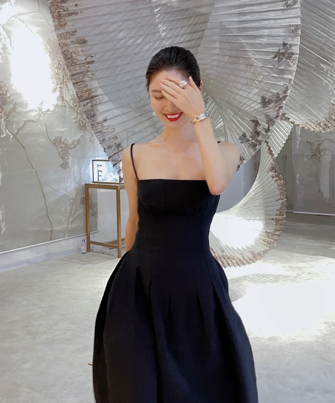 方領收腰 大裙襬開衩洋裝