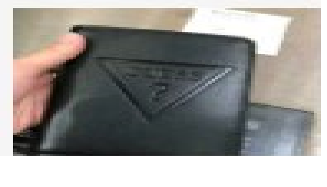 [DEFECT] [FINAL SALE] GUESS MEN'S SMOOTH TRIANGLE PASSPORT,BLACK, 885503035922 (SDF417)