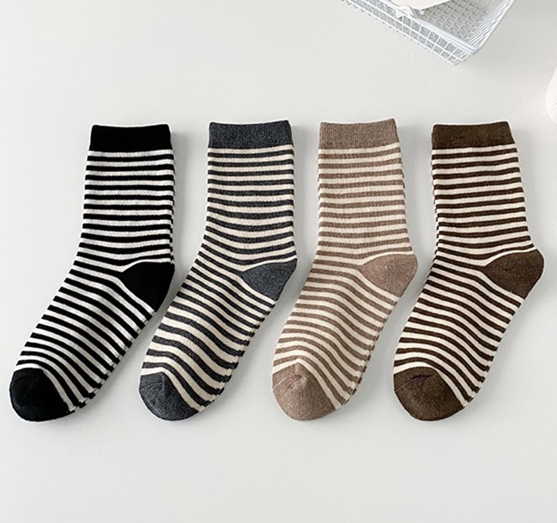 細條紋中筒襪  四色