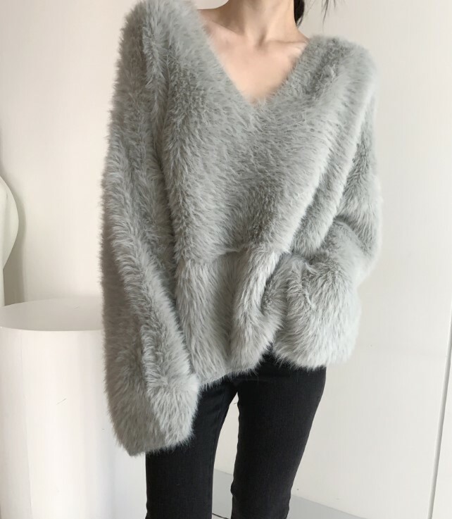 ᴷᴼᴿᴱᴬ 🇰🇷暖呼呼海馬毛V領糯軟毛毛上衣