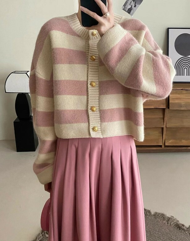 ᴷᴼᴿᴱᴬ 🇰🇷<現貨>復古金扣條紋針織開襟外套 (三色)