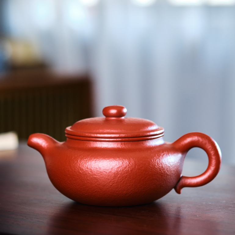 【仿古】--圓潤的的子與壺身一致，應和之下韻味十足。