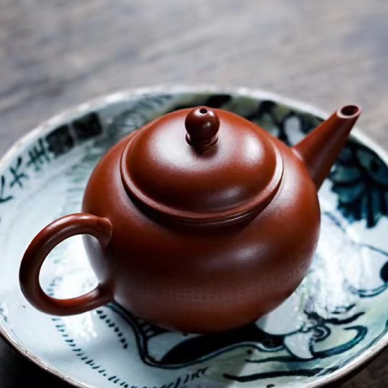 【水平(心經)】-- 壺身通轉手工微刻心經全文。