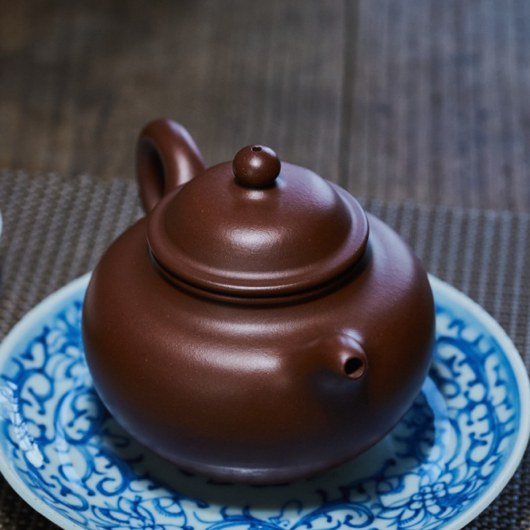 【古蓮子】--造型古樸、端莊，做工細膩，用料講究。