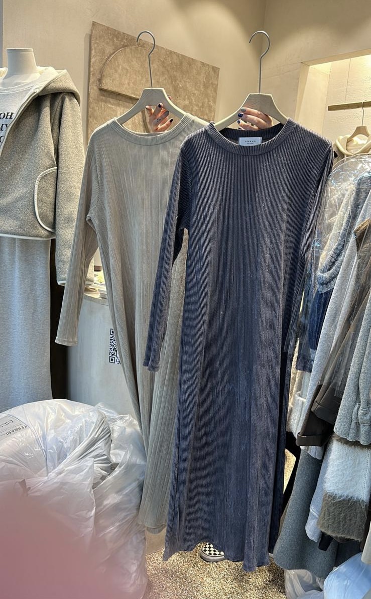 SE_42 坑紋淨色圓領長OP