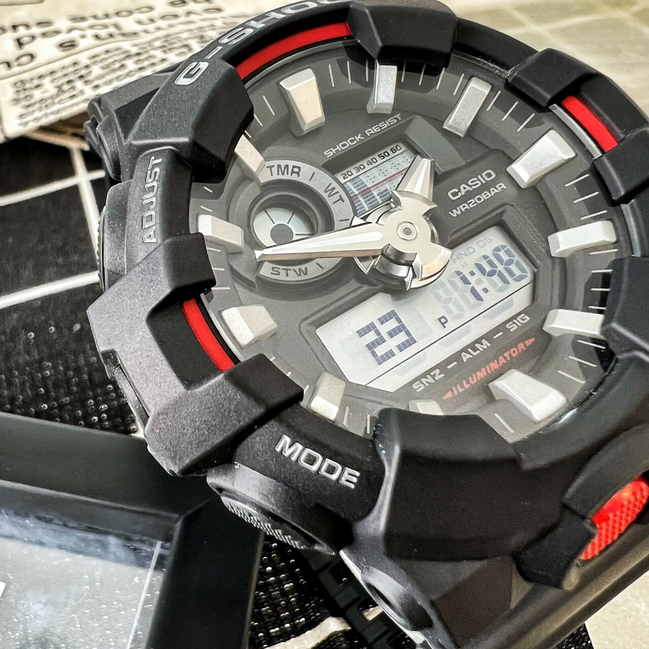 【G-SHOCK 卡西歐】絕對強悍雙色系列雙顯錶 GA-700-1A 現代鐘錶