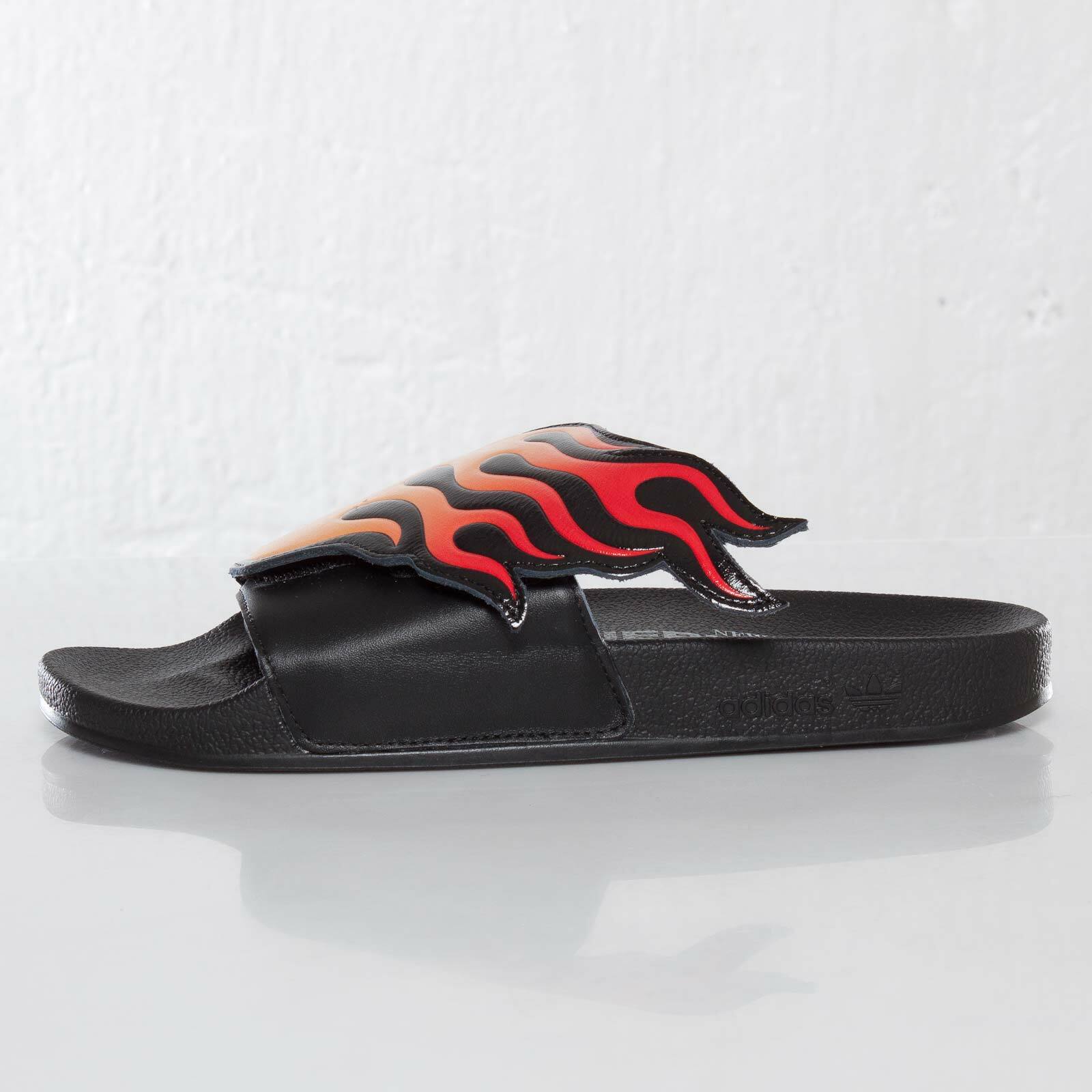 【 adidas JS FLAMES SLIDE 限定拖鞋 】