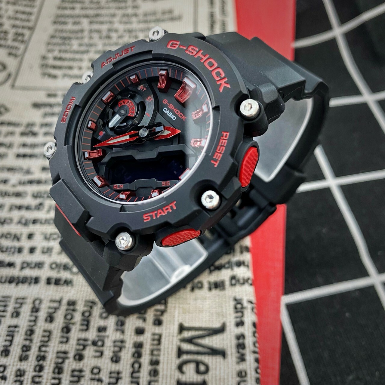 【G-SHOCK 卡西歐】火焰紅黑雙顯電子手錶GA-2200BNR-1A 現代