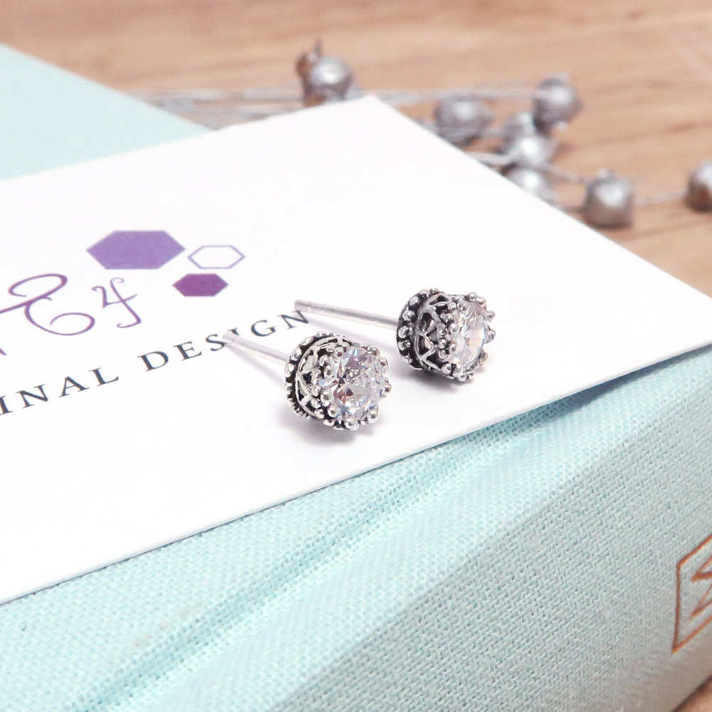 優雅翠冠耳環 方晶鋯石款 925純銀針式耳環 復古黑色