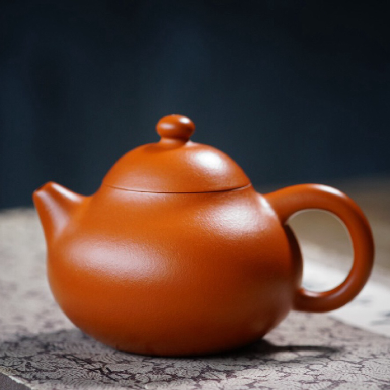 【文旦】--“文”指柔和、外表、容態；“旦”指戲曲中扮演女性的角色