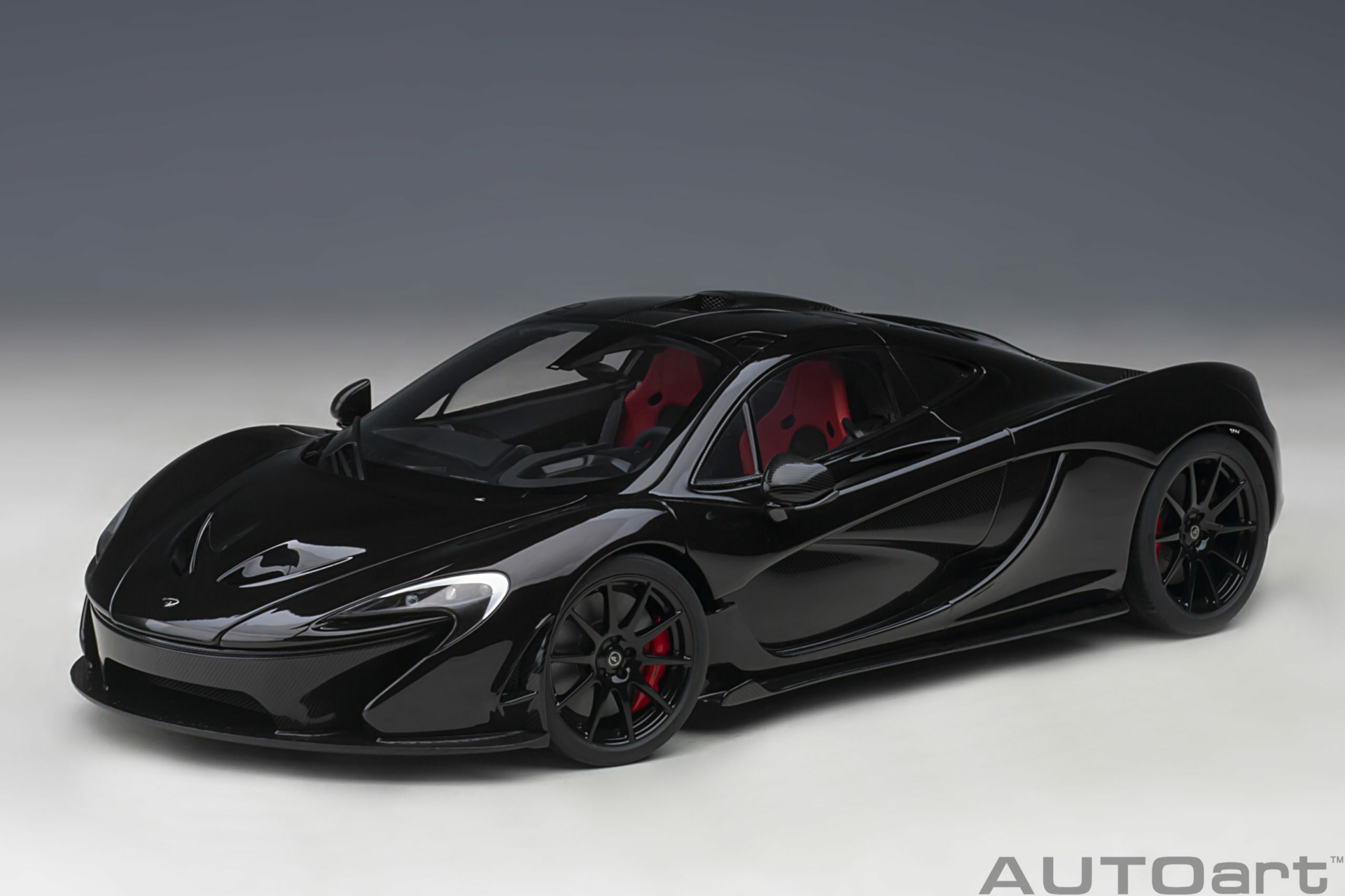 1/18 AUTOART  McLaren P1 (Fire Black) (76065)