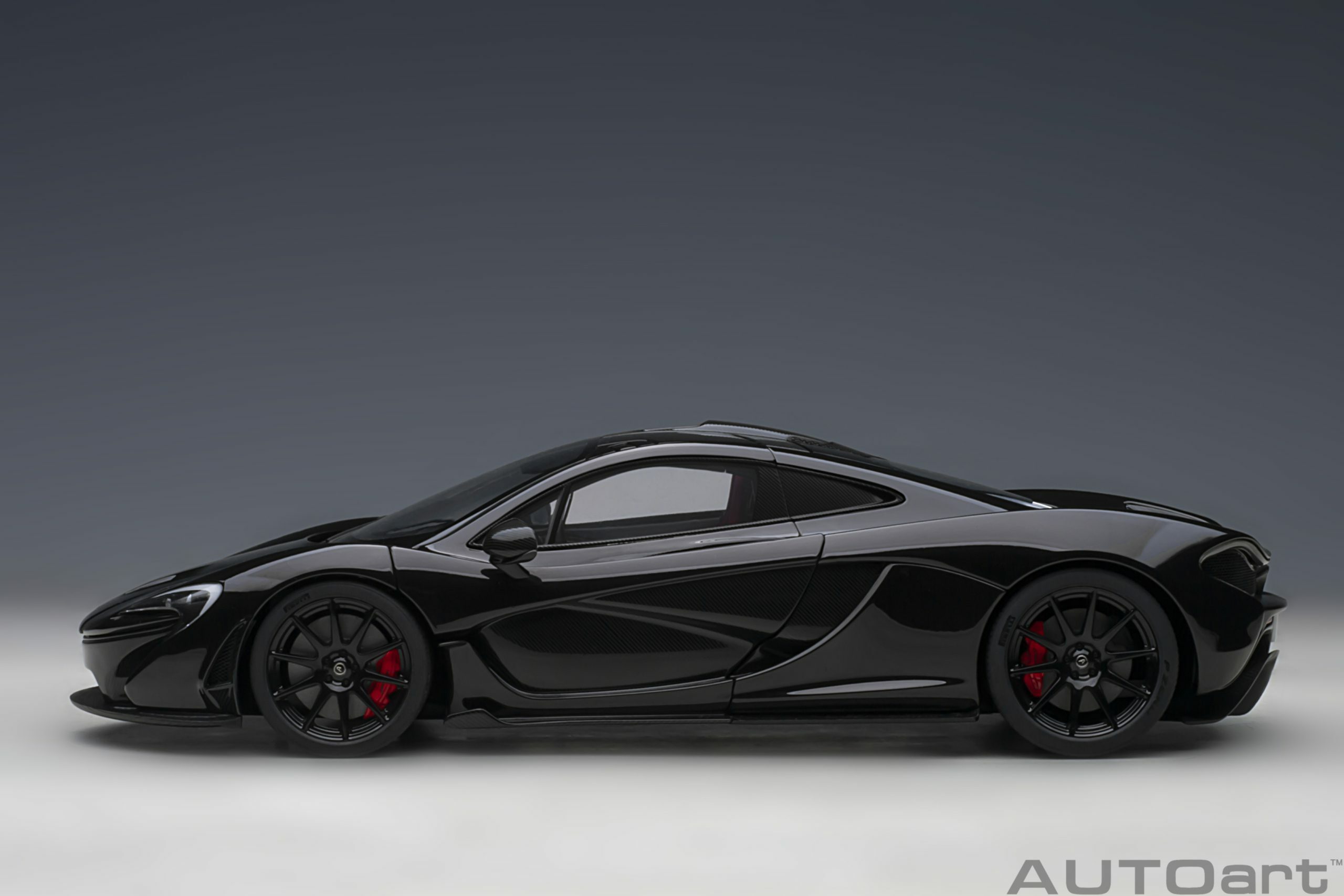 1/18 AUTOART  McLaren P1 (Fire Black) (76065)