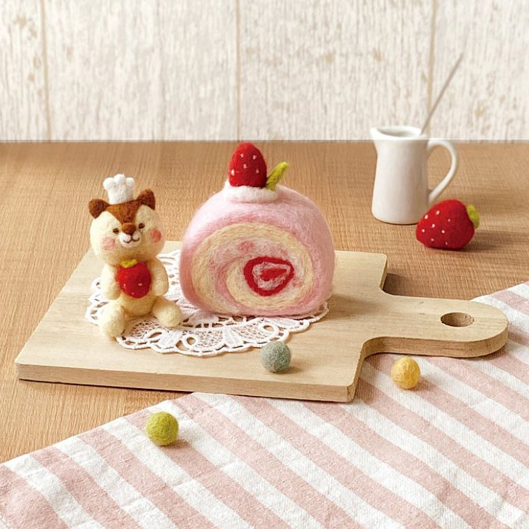 松鼠小乙的草莓蛋糕卷（附羊毛氈超值全材料包套組）