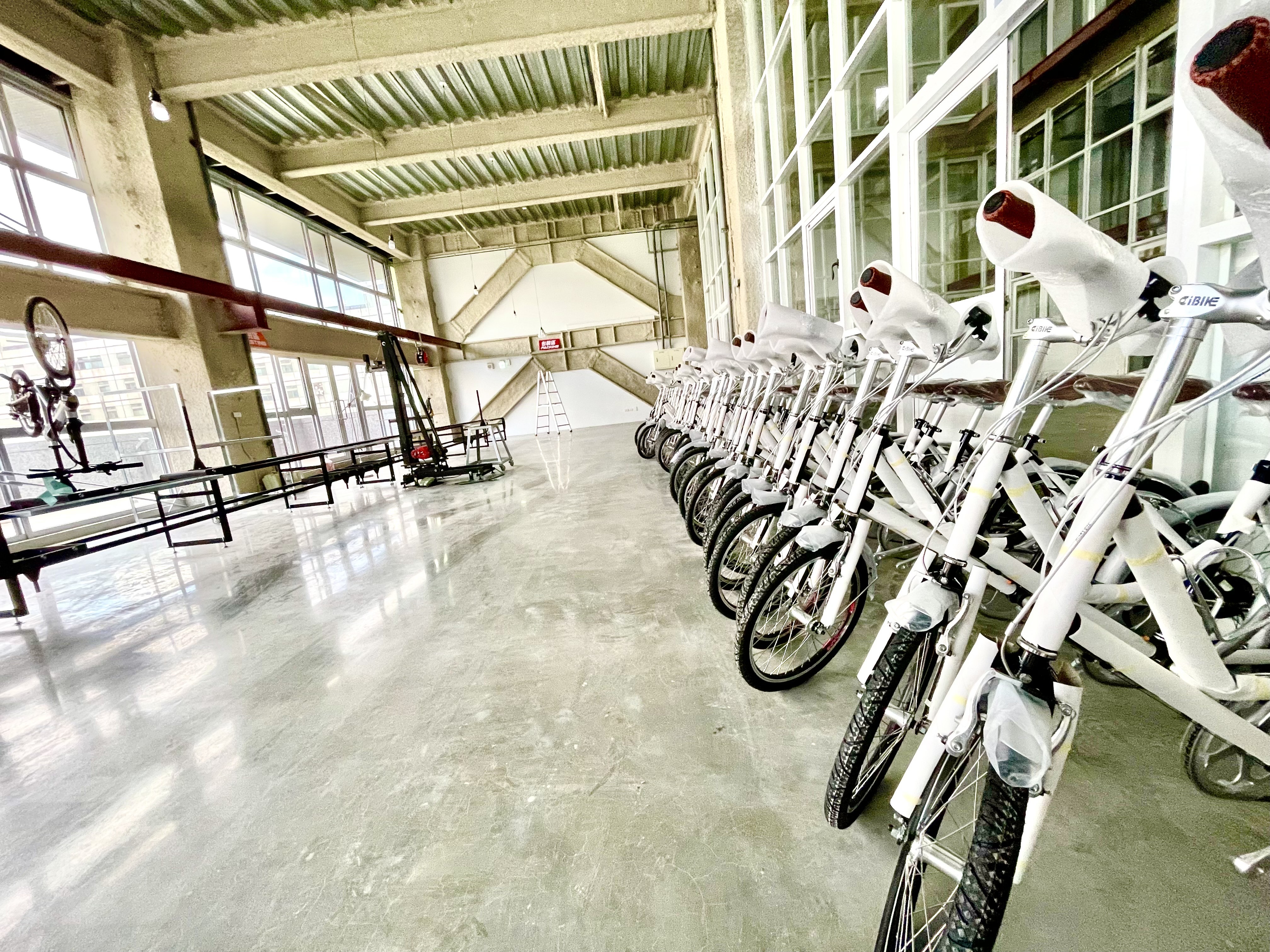 <img src="Ebike-producing-line-with-white-ebike-on-the-floor.jpeg" alt="Ebike-producing-line-with-white-ebike-on-the-floor">