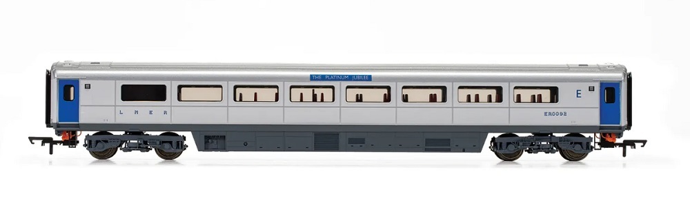 Hornby R40355C HO規 英國女王伊麗莎白二世, 白金禧年客車廂, 車號ER0092