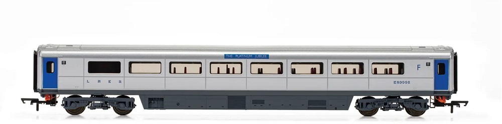 Hornby R40355D HO規 英國女王伊麗莎白二世, 白金禧年客車廂, 車號ER0002