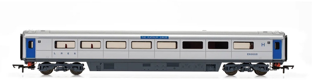 Hornby R40356A HO規 英國女王伊麗莎白二世, 白金禧年客車廂, 車號ER0022