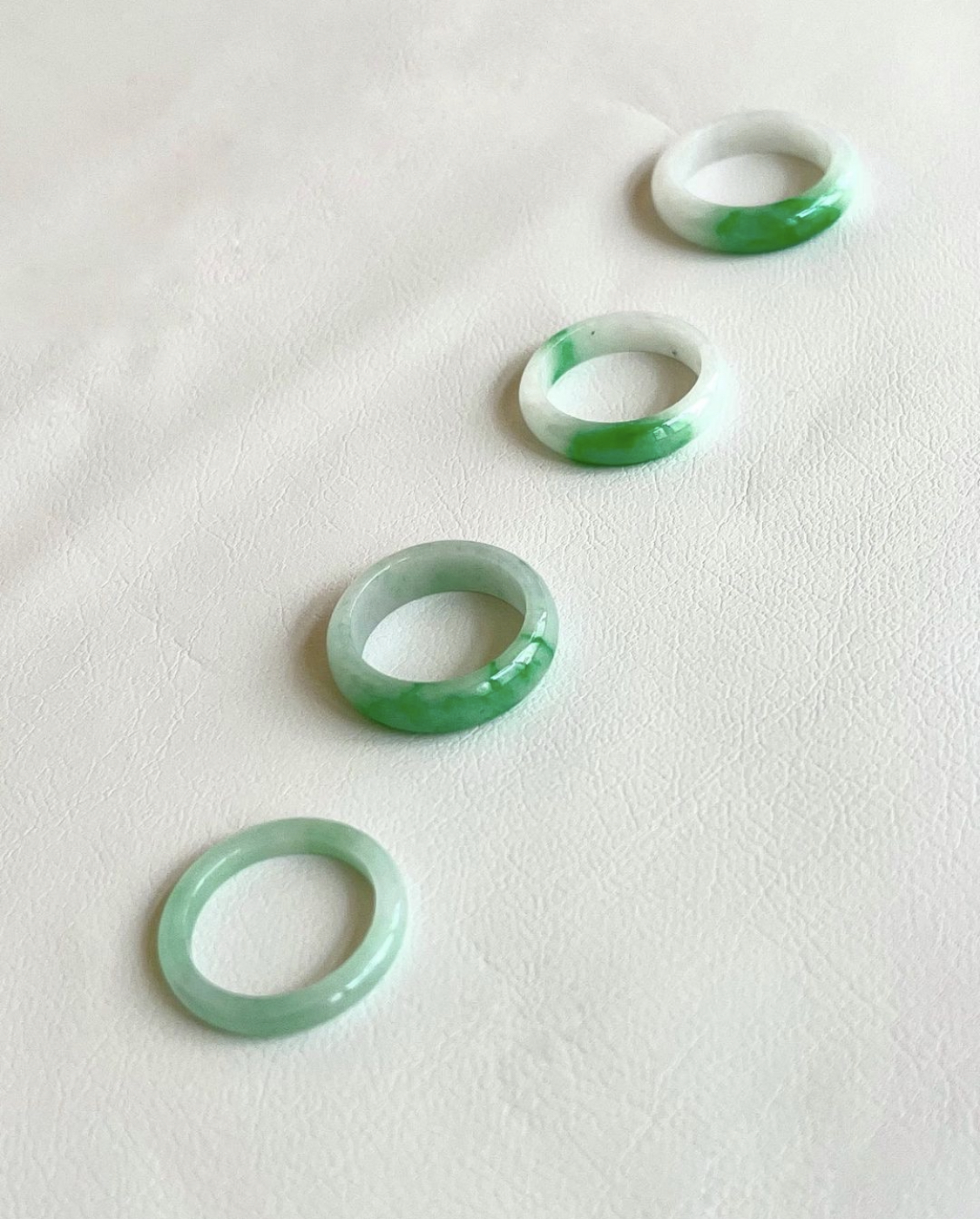 經典白底青戒圈