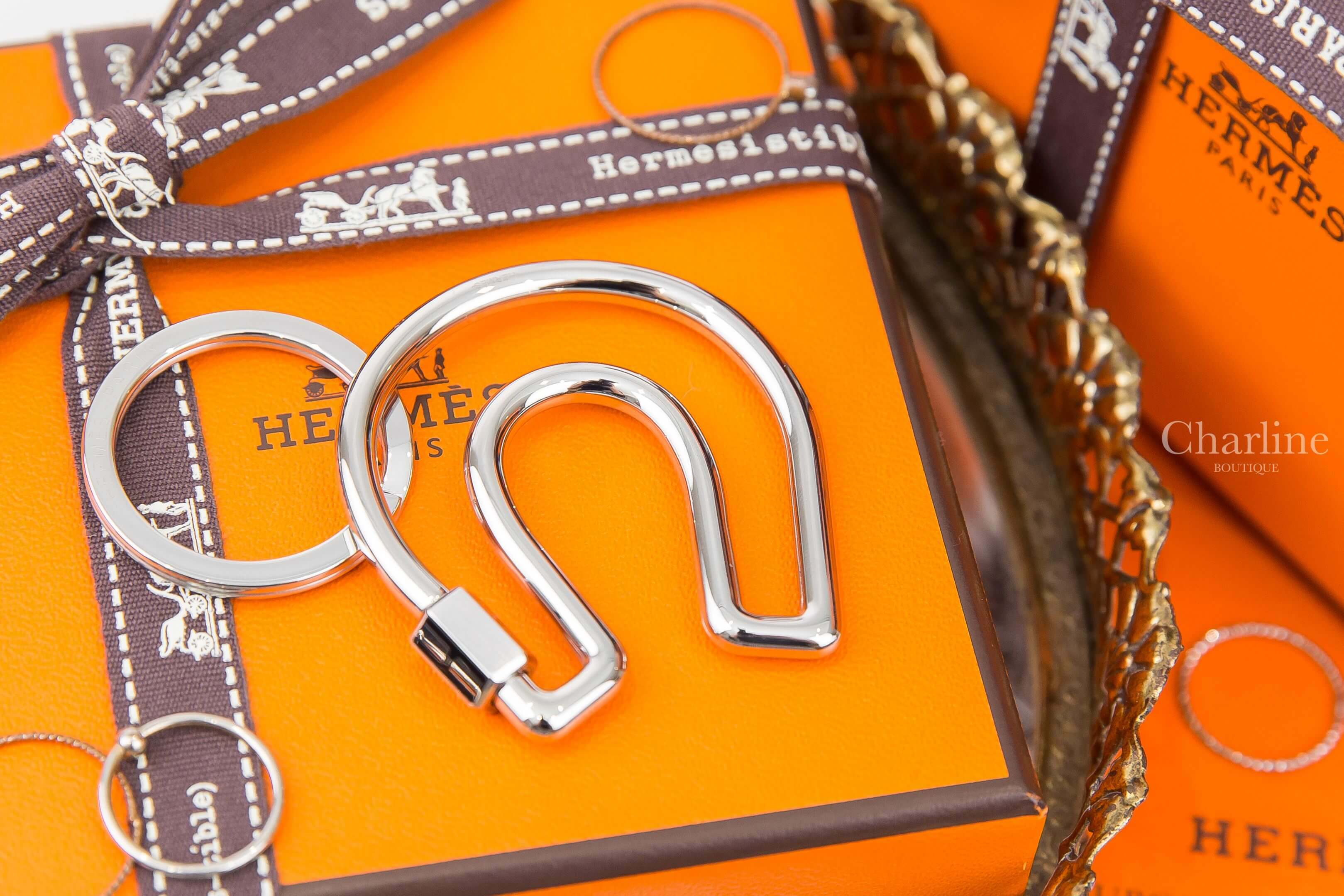 Hermès Fer A Cheval Key Ring 銀色簍空馬蹄黑色H字樣不銹鋼鑰匙圈-Charline Boutique 精品代購