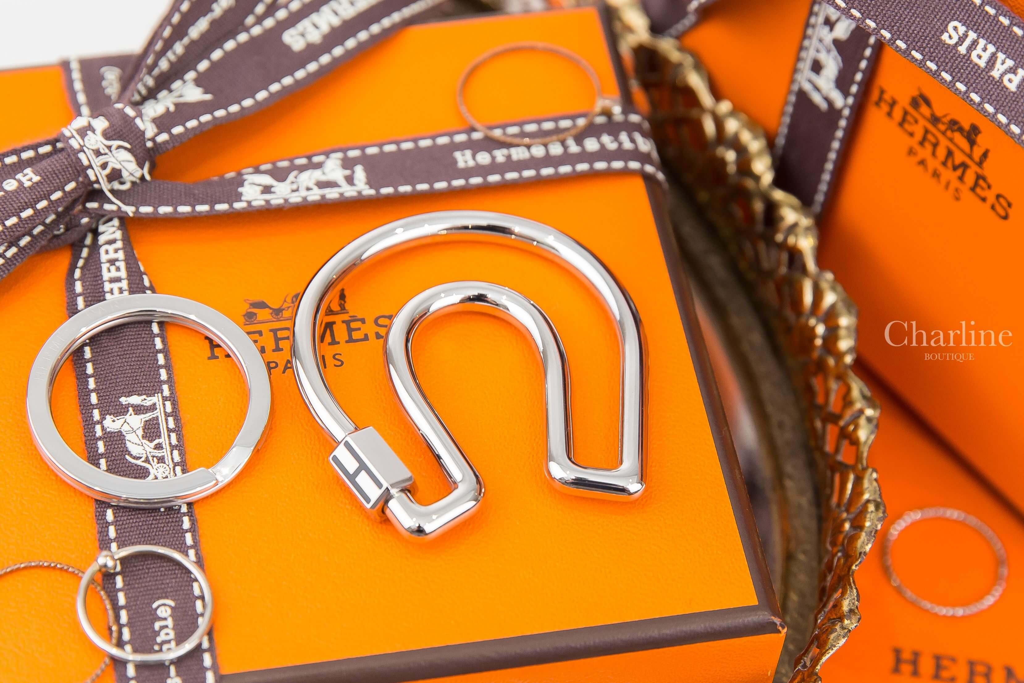 Hermès Fer A Cheval Key Ring 銀色簍空馬蹄黑色H字樣不銹鋼鑰匙圈-Charline Boutique 精品代購