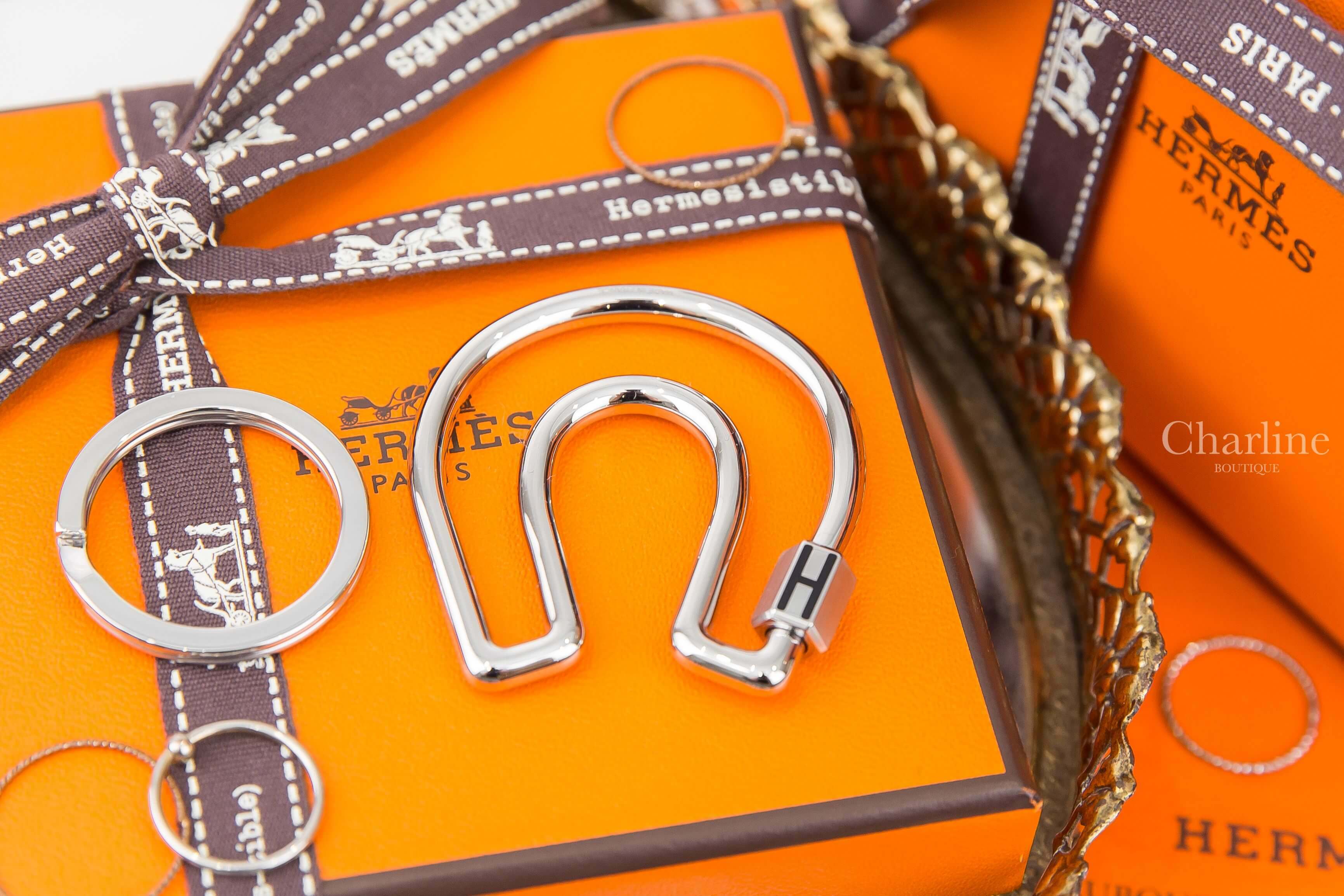 Hermès Fer A Cheval Key Ring 銀色簍空馬蹄黑色H字樣不銹鋼鑰匙圈-Charline Boutique 精品代購