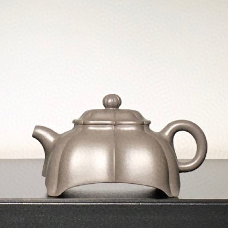 【玉菱】 -- 旋掃飛花煮玉塵 一杯聊餉作詩人。