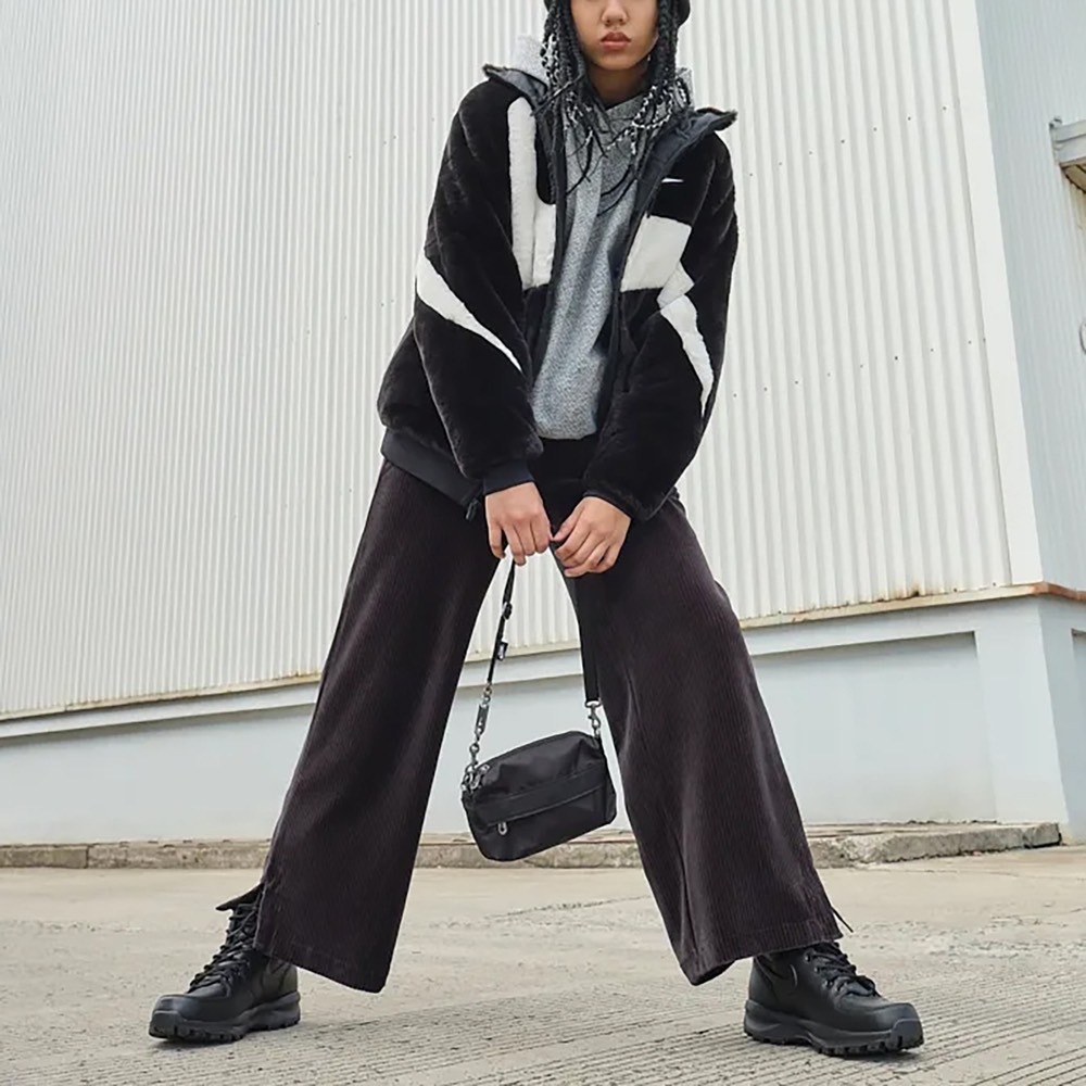 Nike Swoosh Fur Jacket 外套 立領 毛茸茸 雙勾 大勾 刺繡Logo 黑色 FB7664-010 奶茶色 FB7664-133