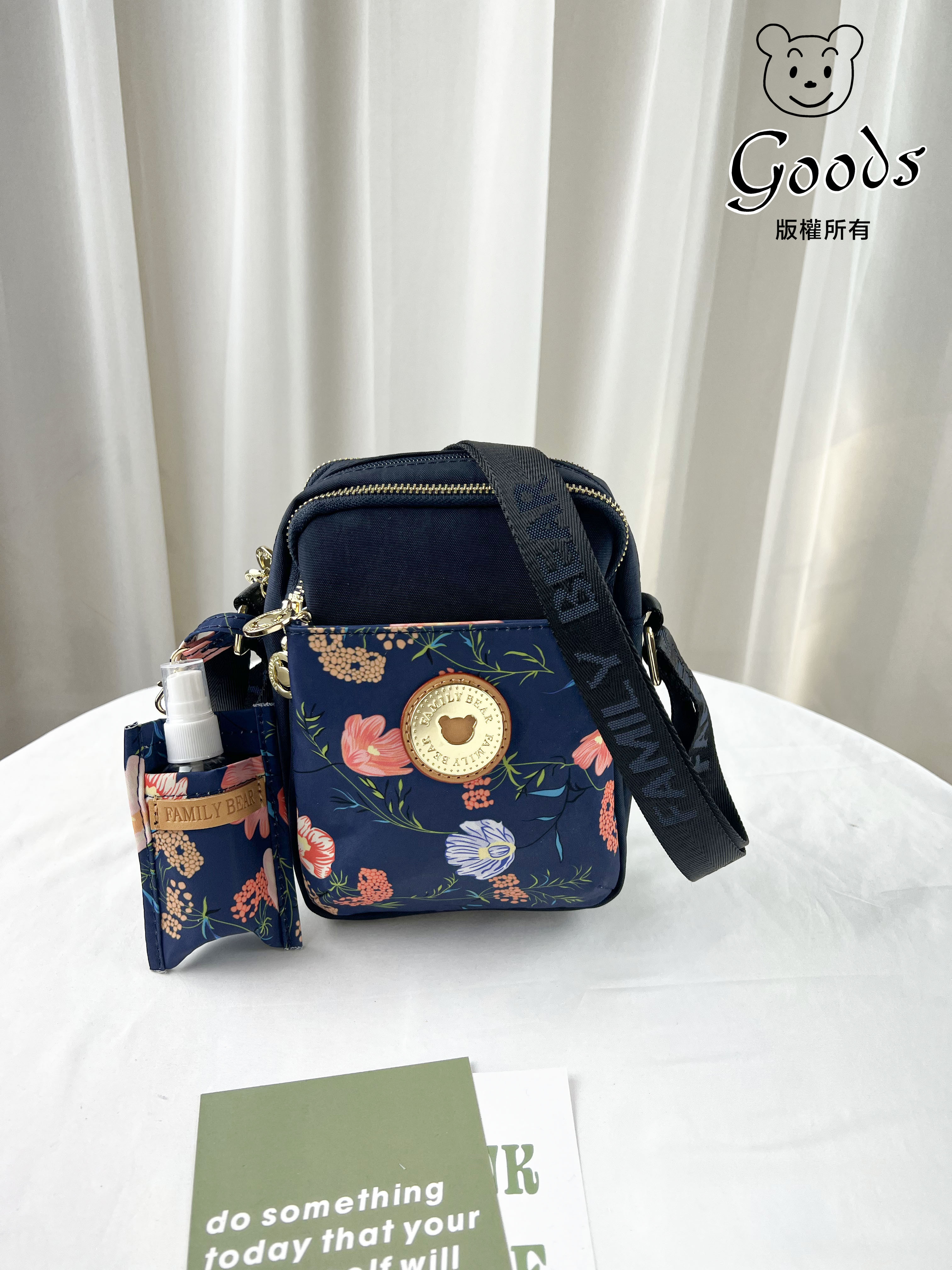 FamilyBear 藍橙花拼色防潑水防潑水側背包 附酒精保護套+酒精瓶 #2499