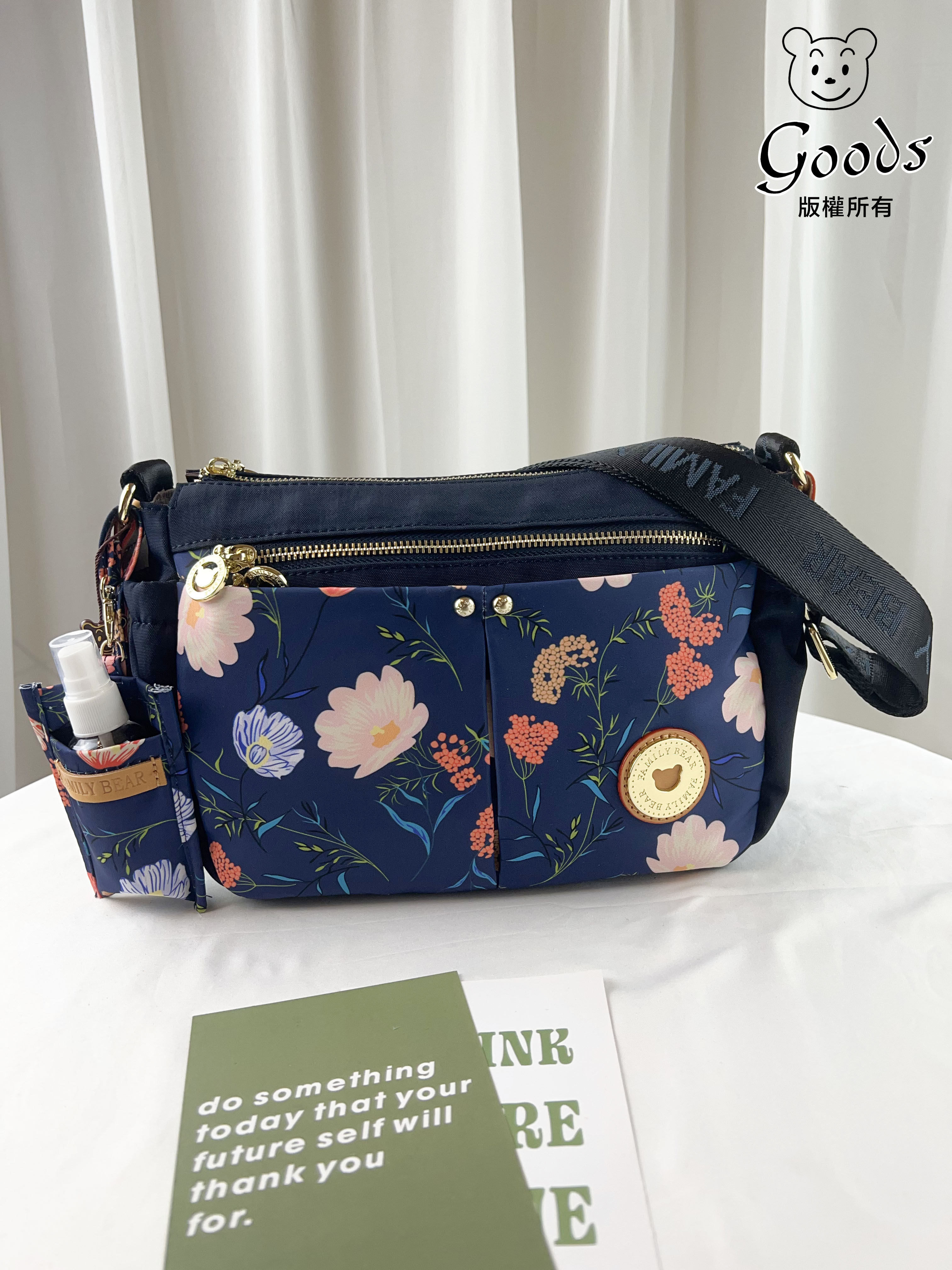 FamilyBear 藍橙花拼色防潑水側背包 附酒精保護套+酒精瓶   #2806