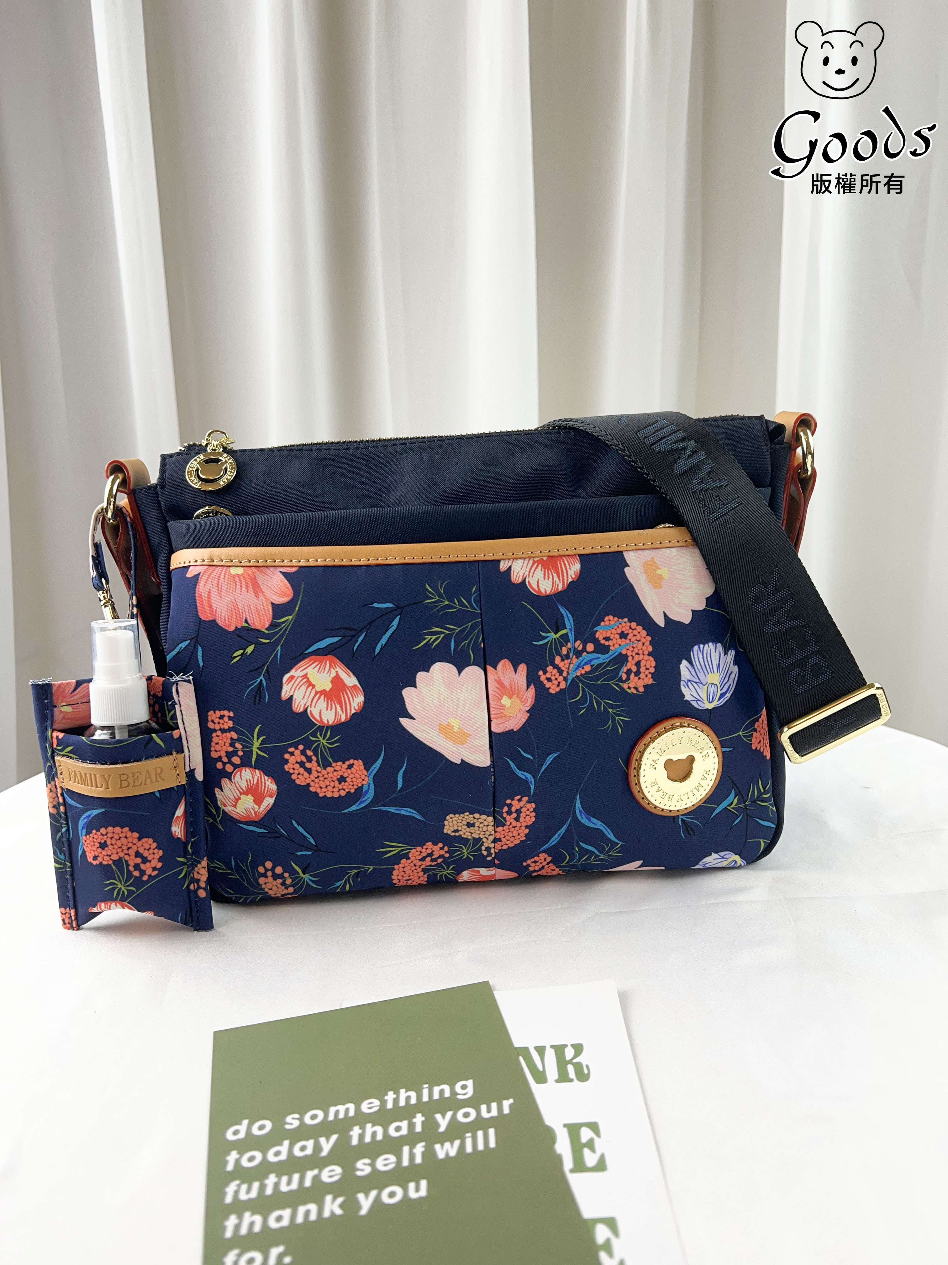 FamilyBear 藍橙花拼色防潑水側背包 附酒精保護套+酒精瓶   #2814