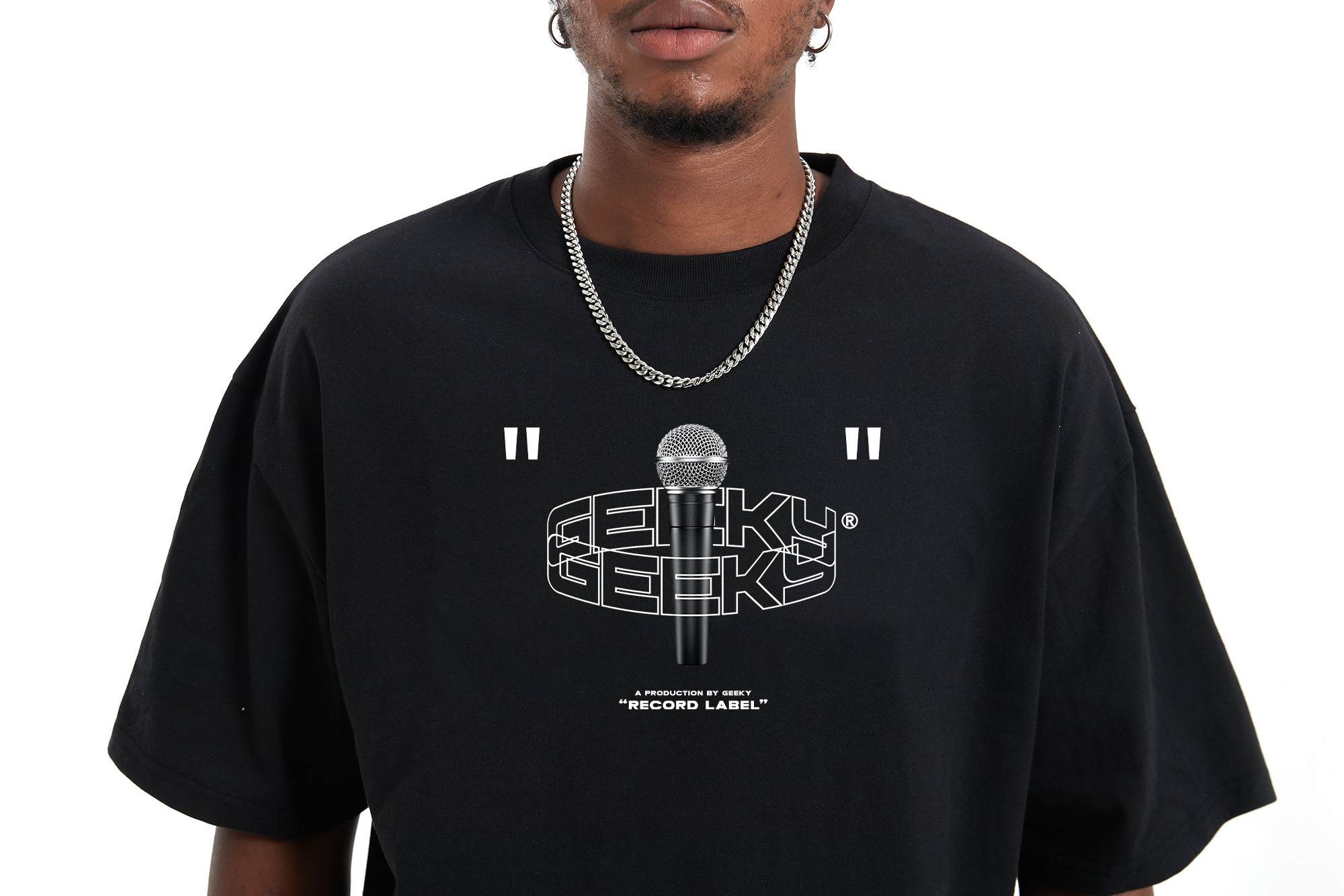 GEEKY 麥克風短T-黑