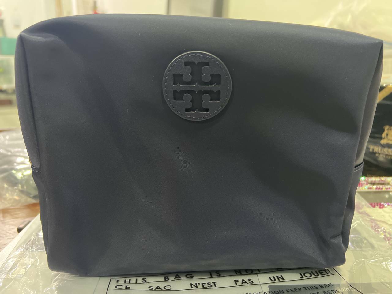 [S] TORY BURCH MEDIUM NYLON COSMETIC CASE,TORY NAVY, 88367-405 (STB209)
