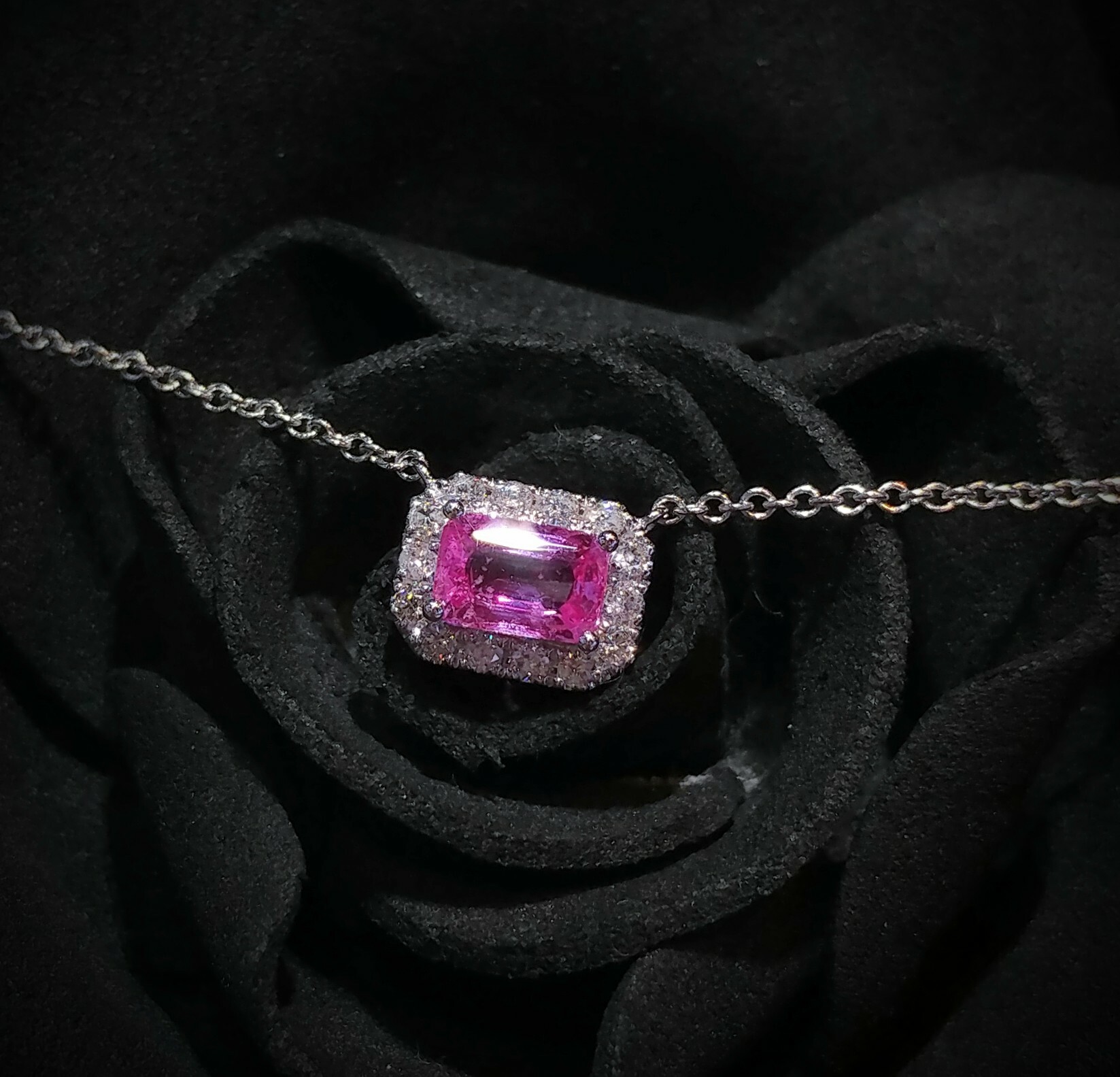 18K White Gold 0.70ct Sapphire and Diamond Necklace