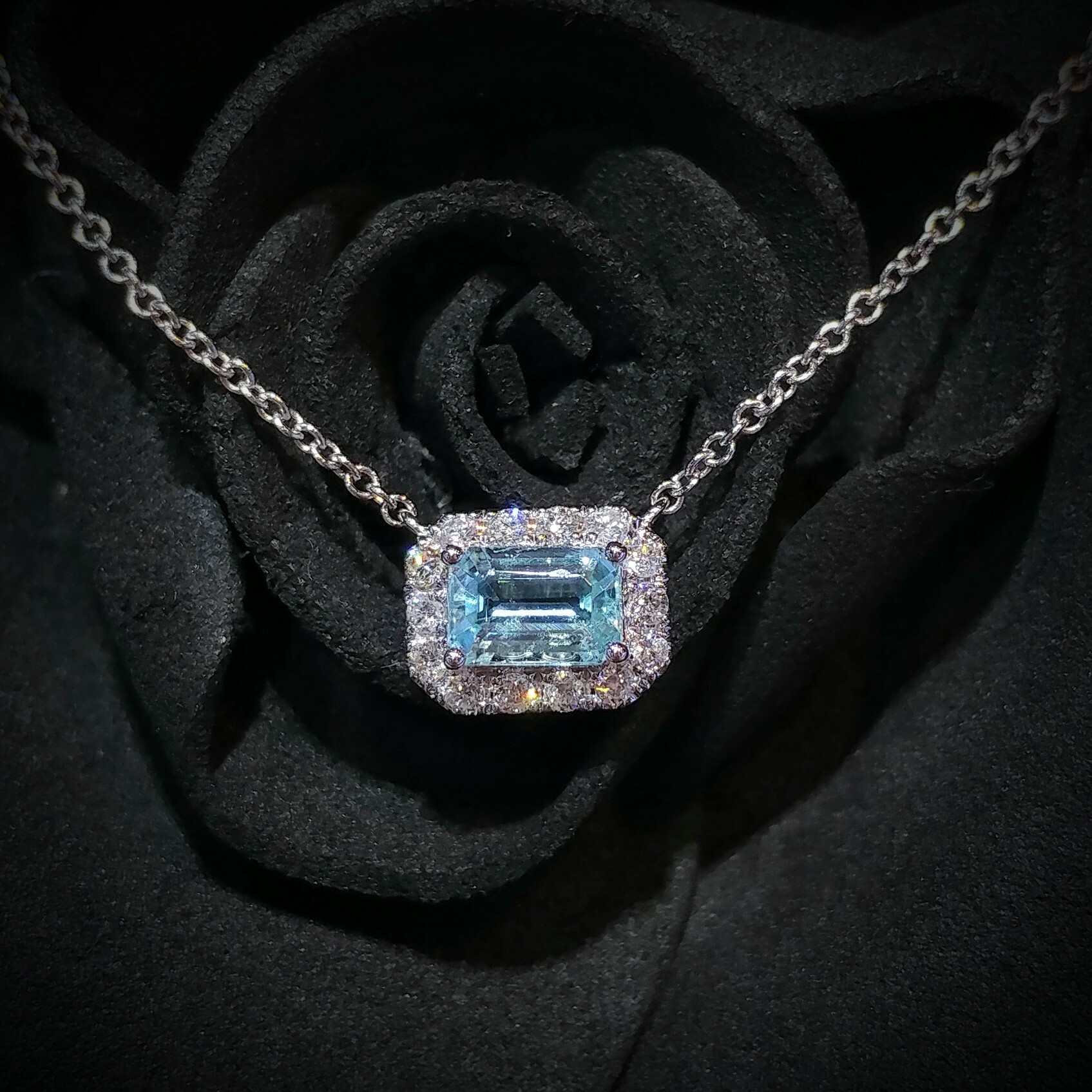18K White Gold 0.51ct Paraiba and Diamond Necklace