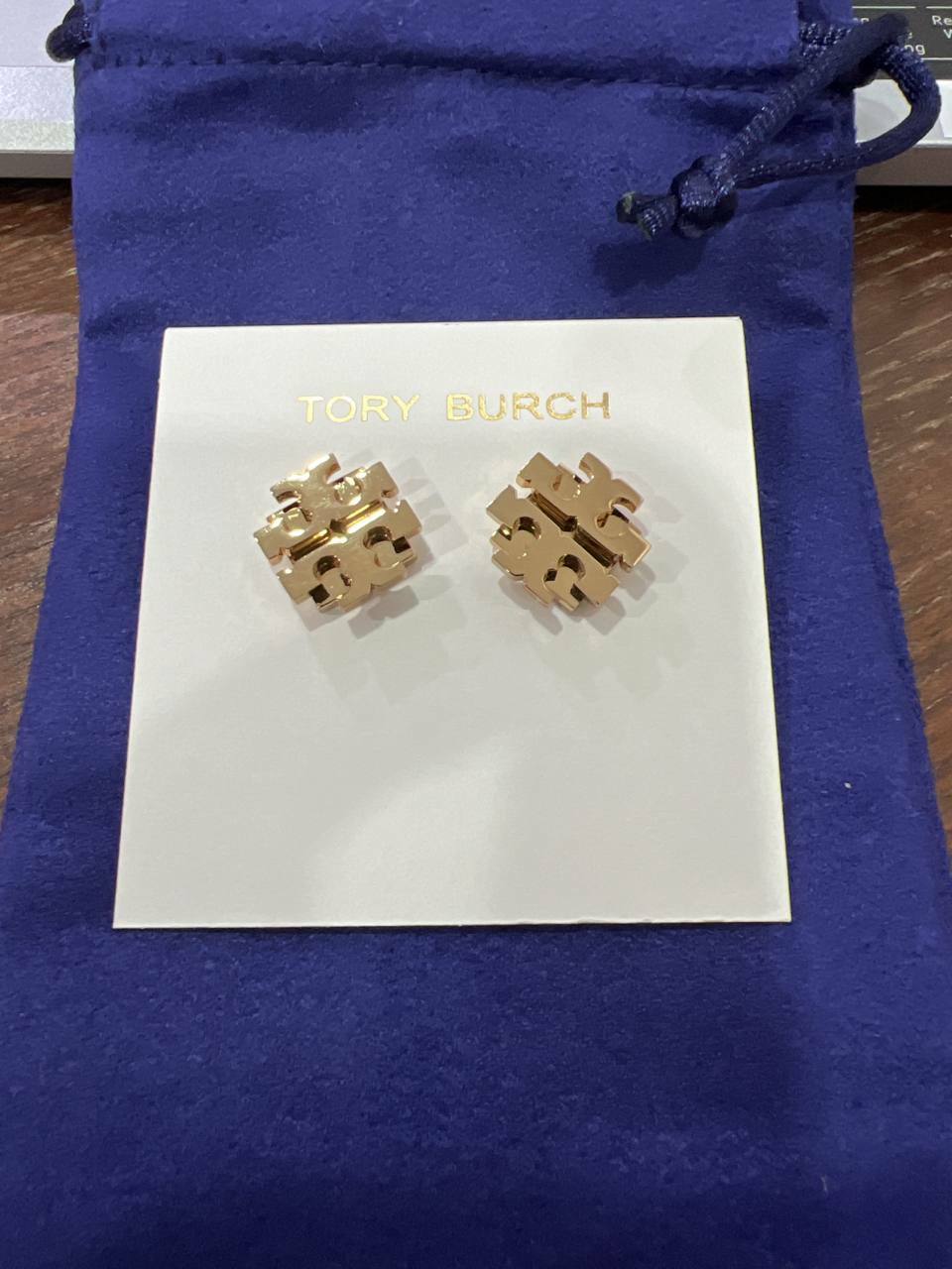 Tory Burch★LARGE T LOGO STUD EARRING ピアス*73221 Tory Burch Large T Logo Stud Earrings - Gold in Metallic | Lyst