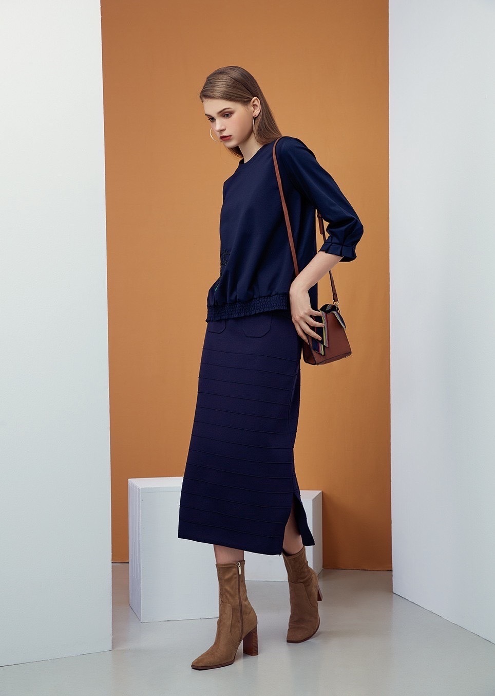 高腰顯瘦高彈性針織長裙R6561