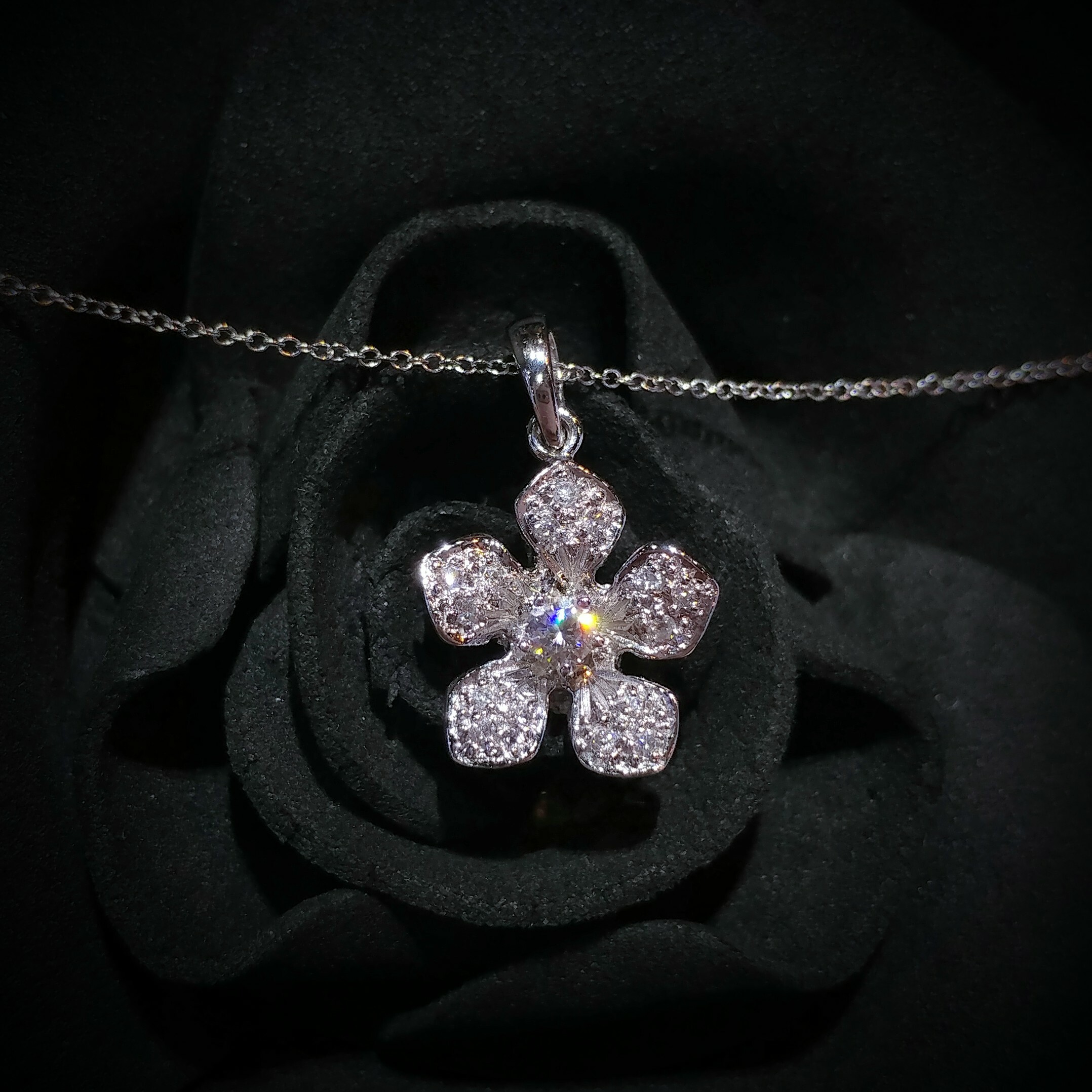 全新18K白金16份鑽石吊墜