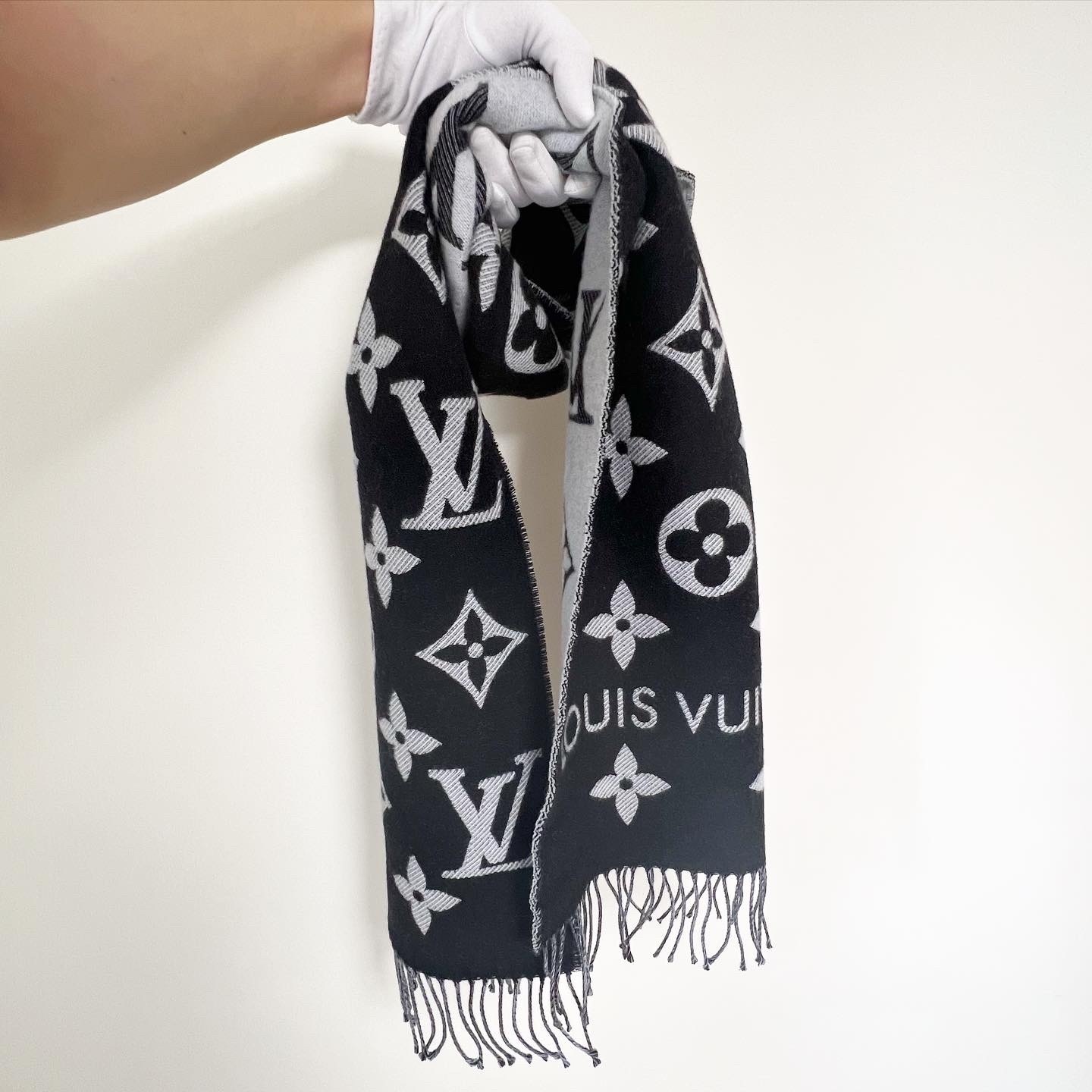 Louis Vuitton M77853 LV Essential Scarf , Black, One Size