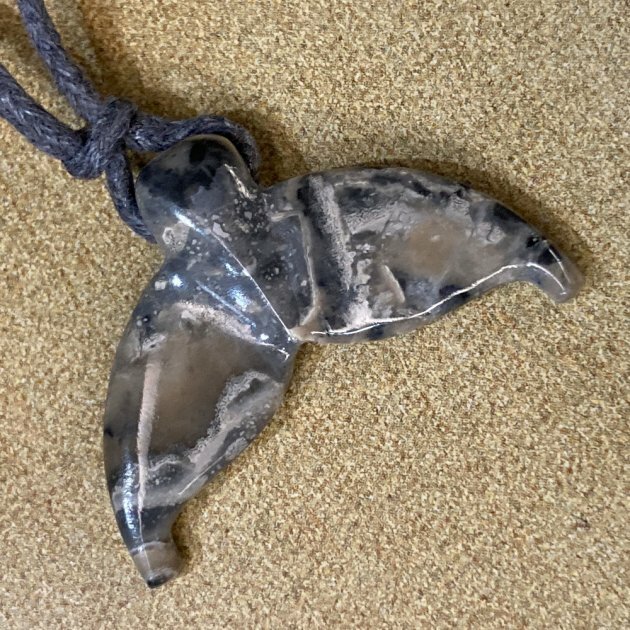 FREEDIVING PLANET - 魚尾造型項鍊 Turbulent Wave (石斑灰)