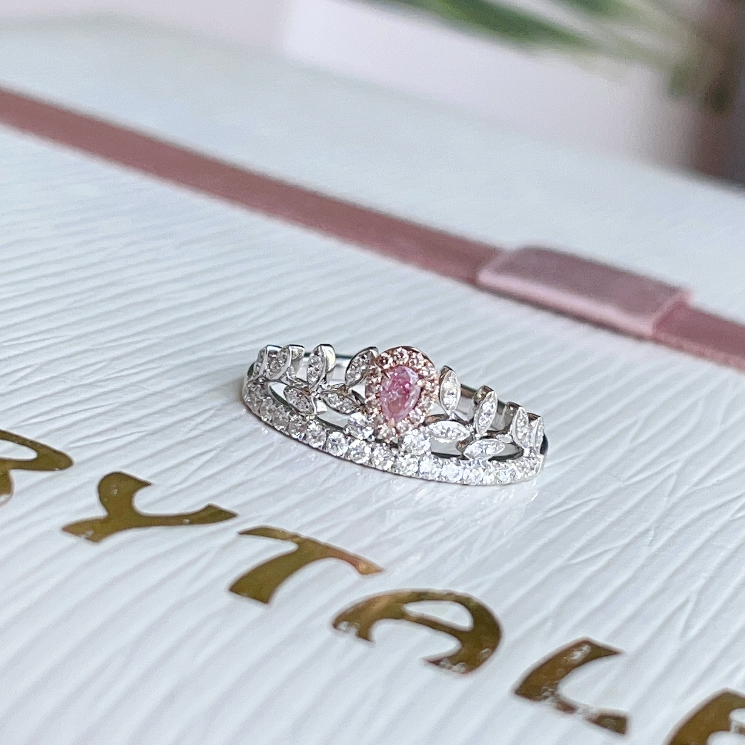 18K金粉鑽桂冠戒指-水滴切割 （款B)