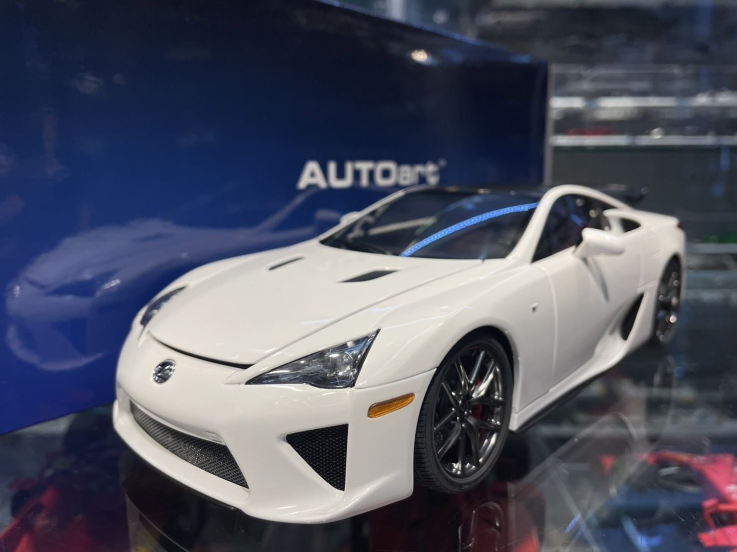 AutoArt 78851 Lexus LFA White 1/18