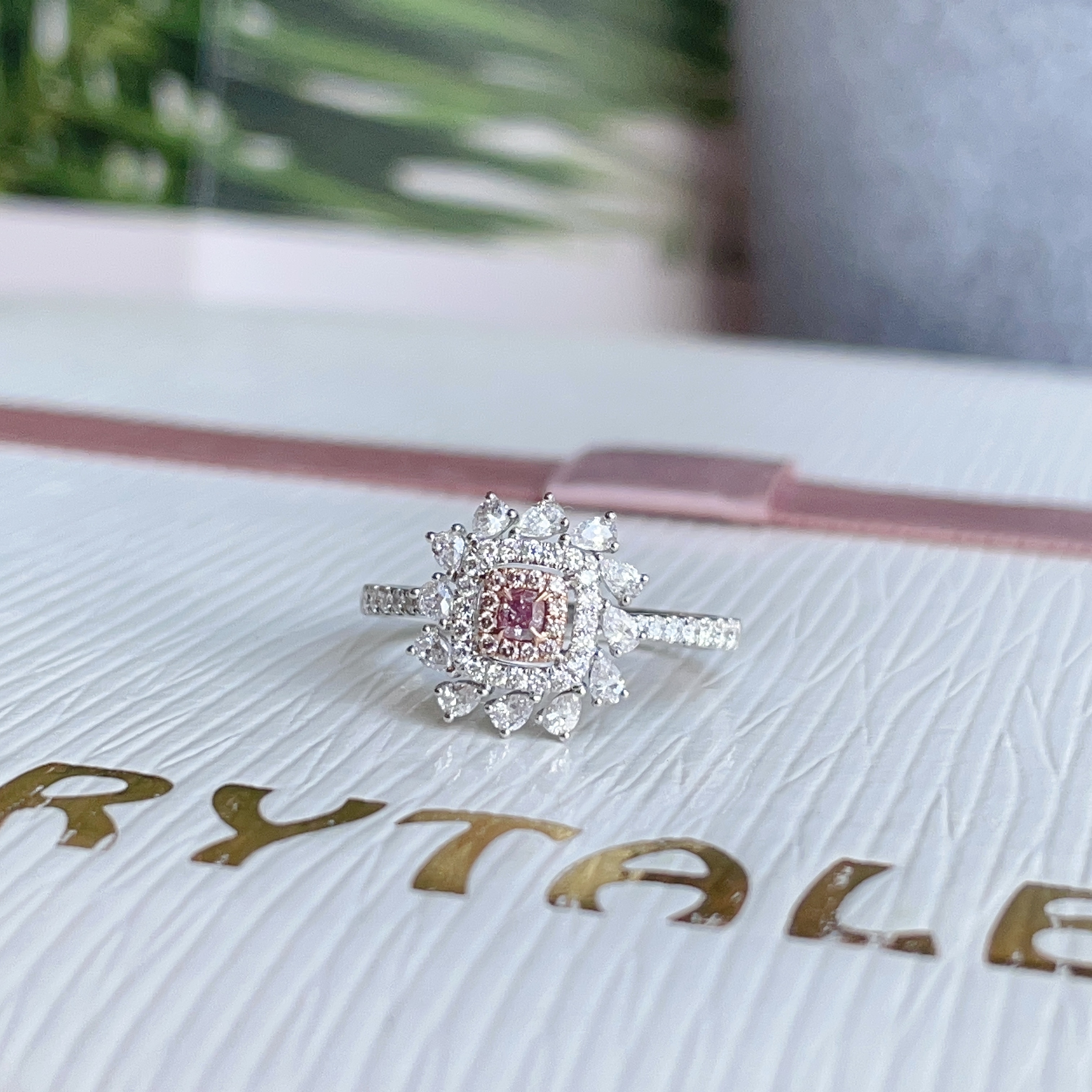 18K金粉鑽戒指-枕形切