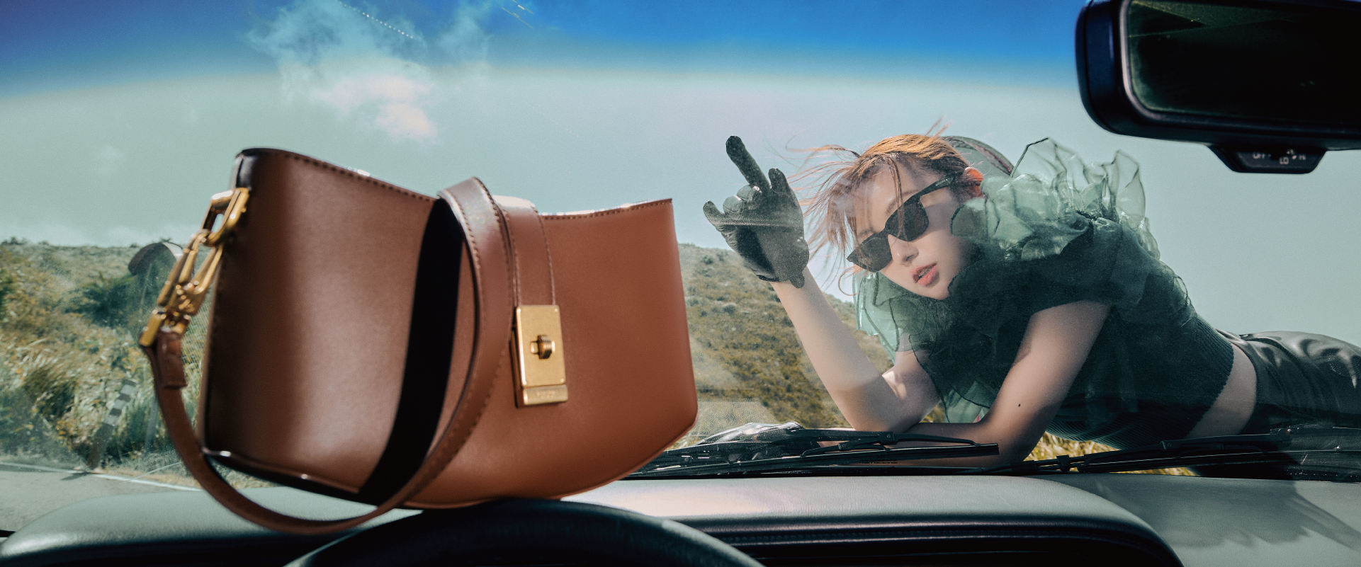 城市公路肩背包 是一款兼具簡約、個性、獨特的包款